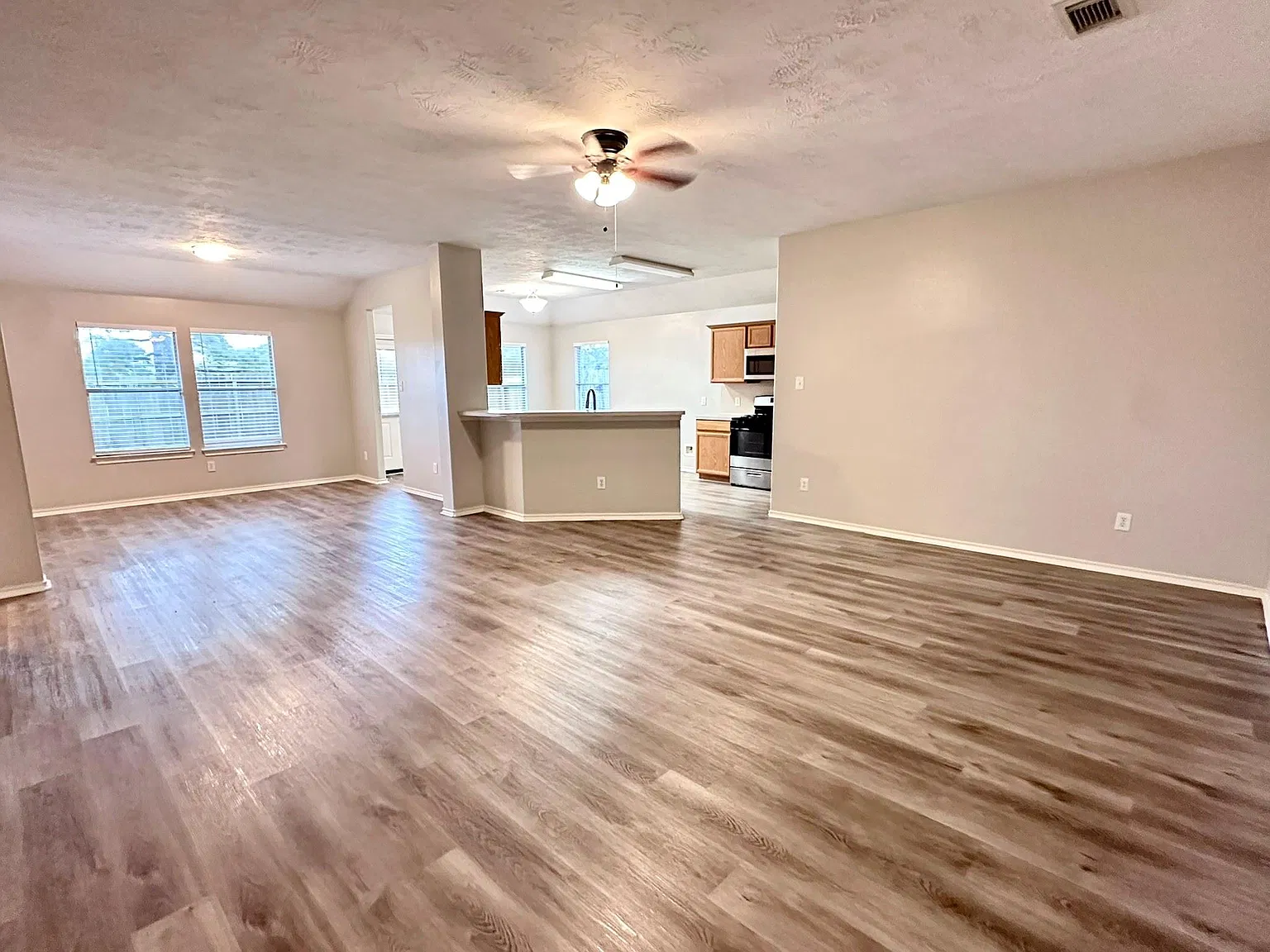 3 bed, 2.0 bath, 1703 sqft, $1,950 — Photo 3