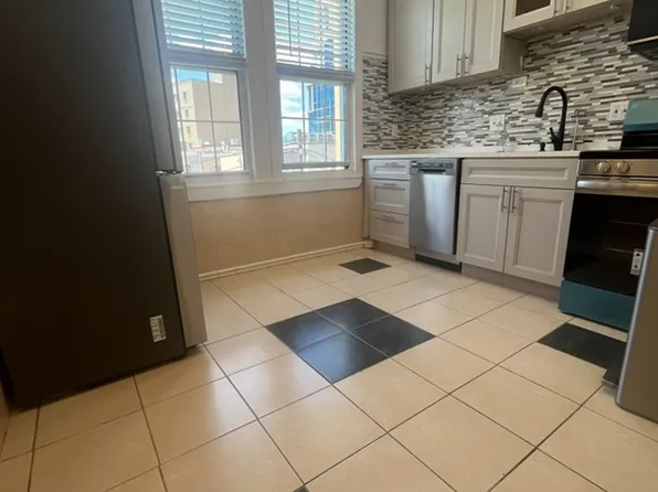 23-50 38th St #2F, Astoria, NY 11105