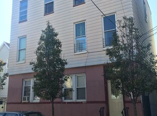 527 8th St, Union City, NJ 07087