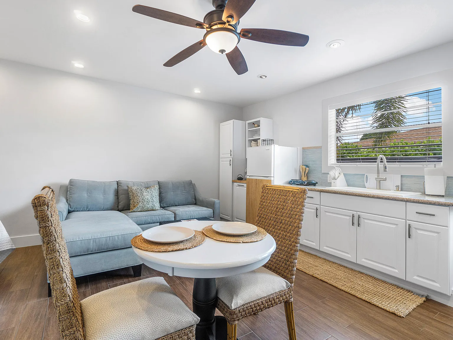 1 bed, 1.0 bath, 1527 sqft, $2,100 — Photo 3