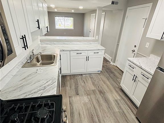 3rd image of 21045 Southbend Cir APT 9