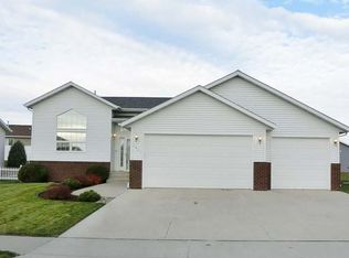 2428 La Corte Loop, Bismarck, ND 58503