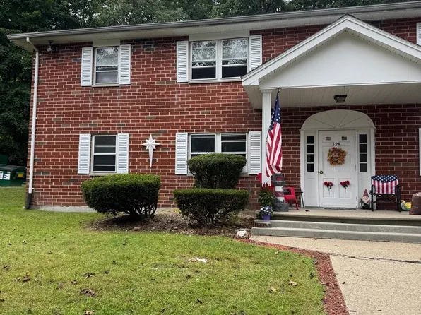 124 Litchfield Pines Dr APT C, Leominster, MA 01453
