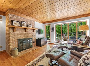 4021 E Oxford Dr, Leland, MI 49654