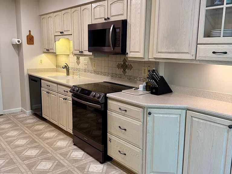 Seven Oaks Pl — Photo 16