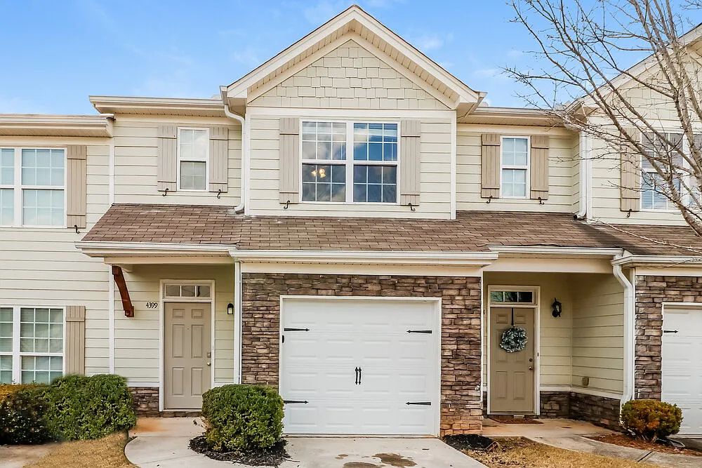 3 bed, 2.5 bath, 1498 sqft, $2,185 — Photo 1
