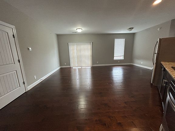 3rd image of 100 Hexham Dr #1