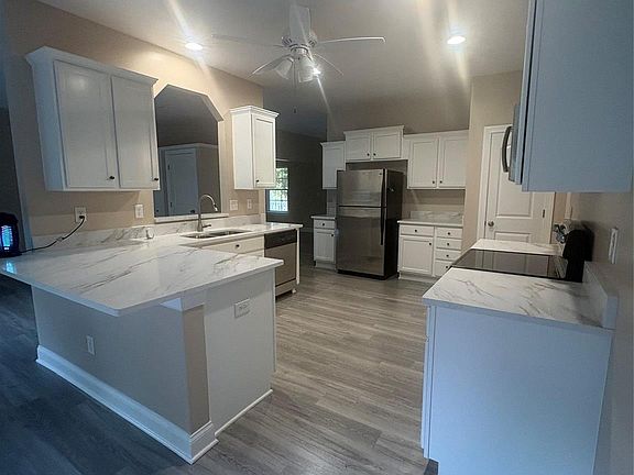 3rd image of 449 Potter Rd
