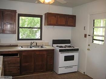 5th image of 1303 Town St