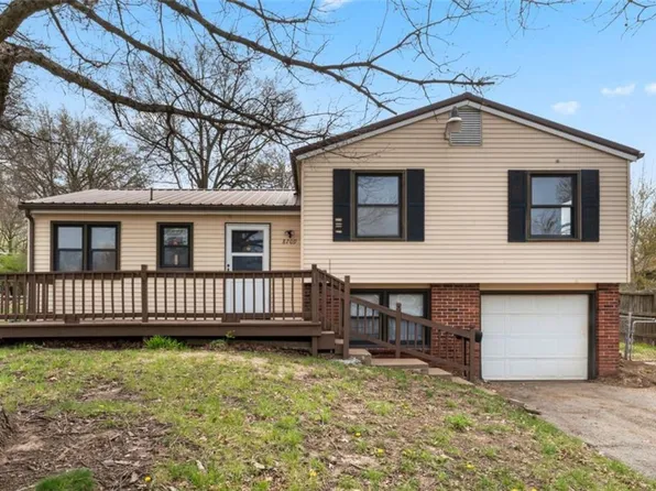 8709 E 84th St, Raytown, MO 64138