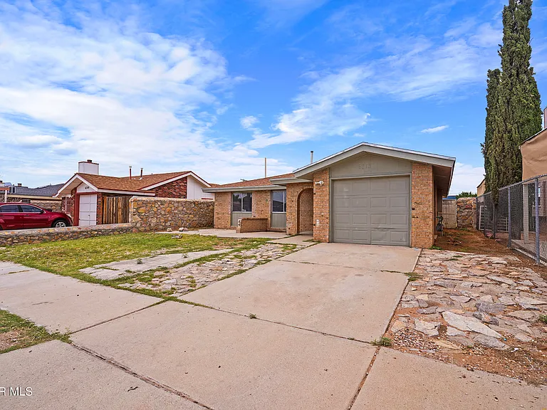 6713 Heartstone Ct — Photo 2
