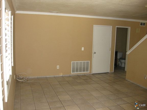 4th image of 2461 W Olive Ave