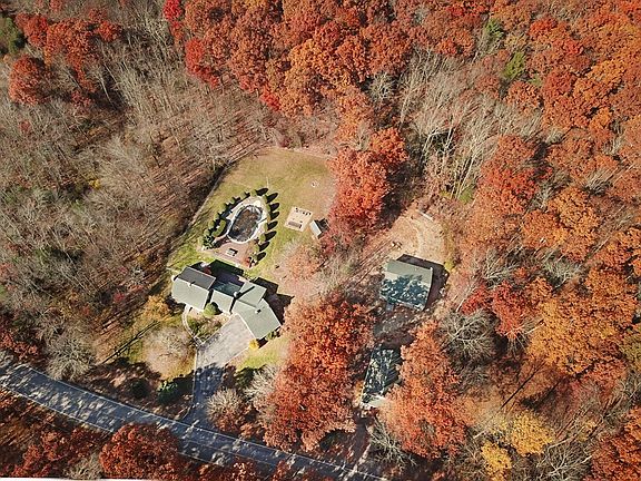 2nd image of 926 Old Turnpike Rd