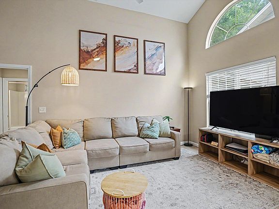 3rd image of 3058 Camelliawood Cir E