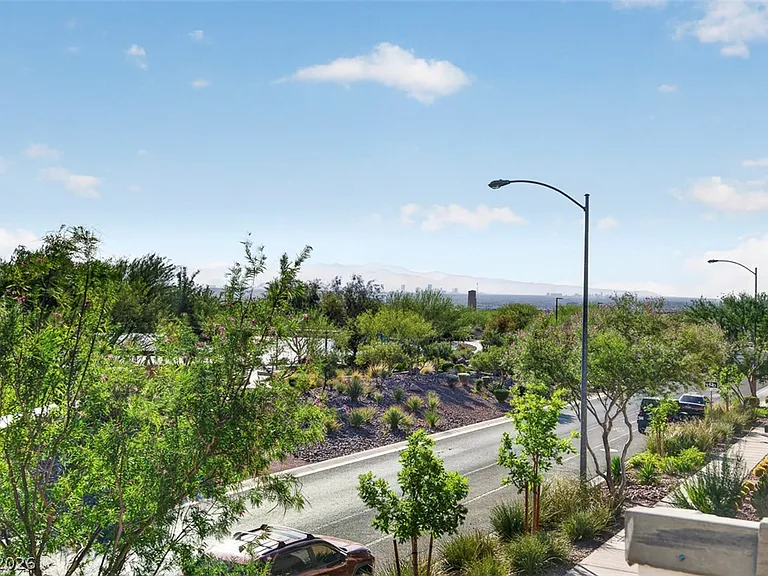 1100 E Sunset Rd — Photo 46
