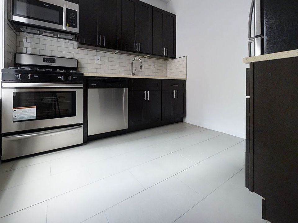2nd image of 2608 Creston Ave APT 1A