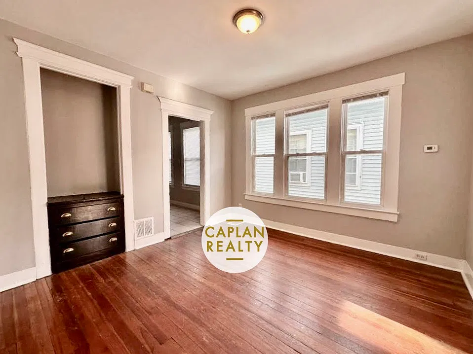 2 bed, 1000 sqft, $1,595 — Photo 3