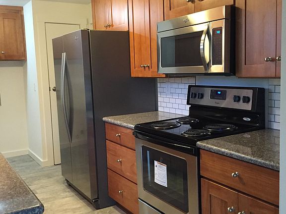 5th image of 1805 SE Blairmont Dr