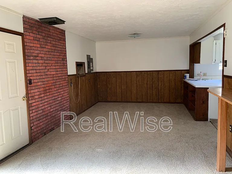860 Glendale Ave — Photo 9