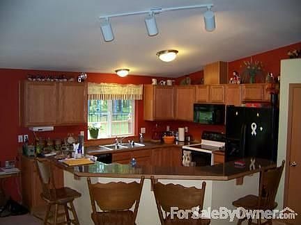 mother in law apartment in shop
						:
						SHOP / GARAGE CAN ACCOMADATE 4 CARS ,ROOM FOR LOTS OF TOYS !,ONE BEDROOM APT. 