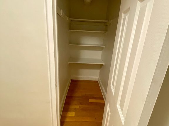 4th image of 256 Martine Ave #B