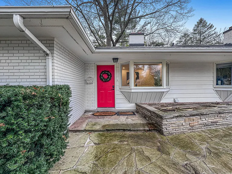 284 Woodland Dr — Photo 2