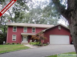 2 Missapogue Ct, Shoreham, NY