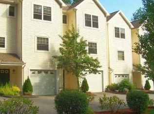 176 Summit St, Norwich, CT 06360