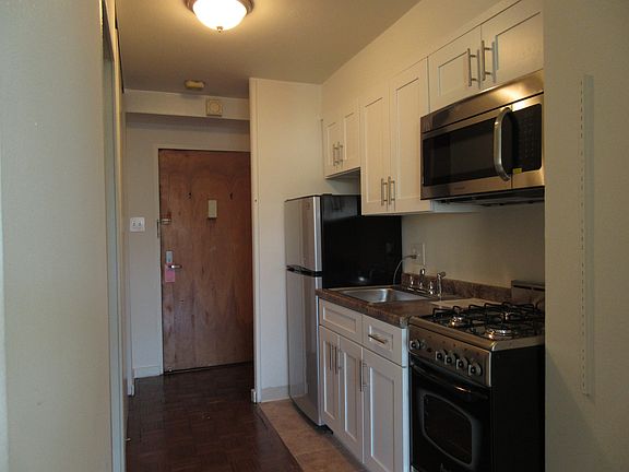 4th image of 604-36 S Washington Sq #113