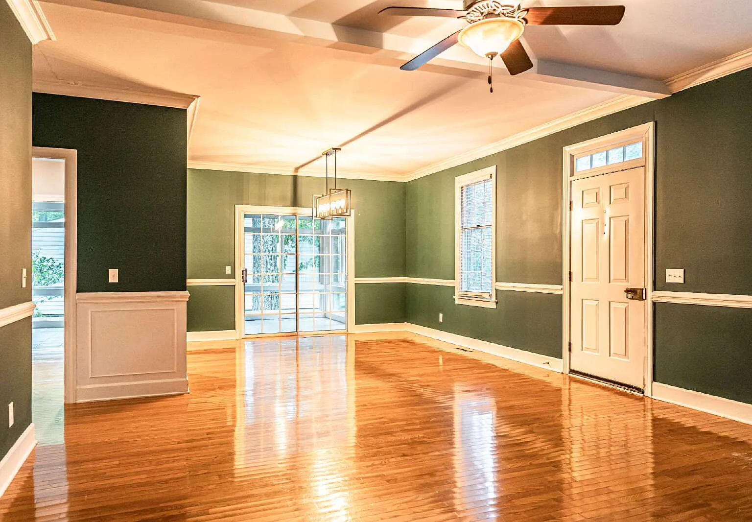 3 bed, 3.0 bath, 2120 sqft, $2,200 — Photo 3