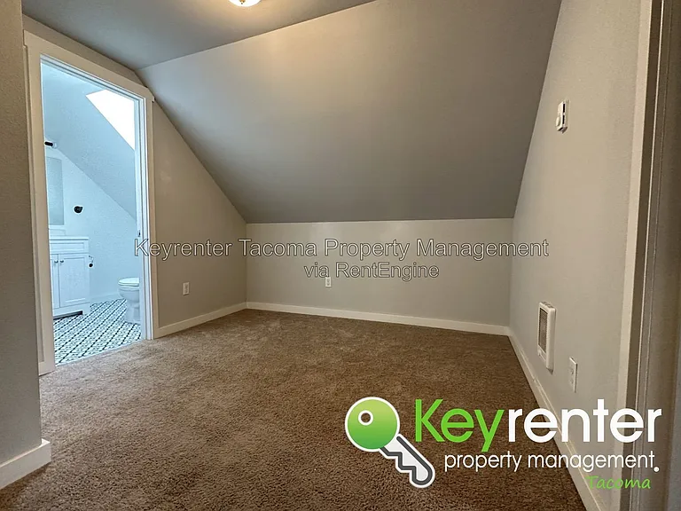 1402 E 52nd St — Photo 12