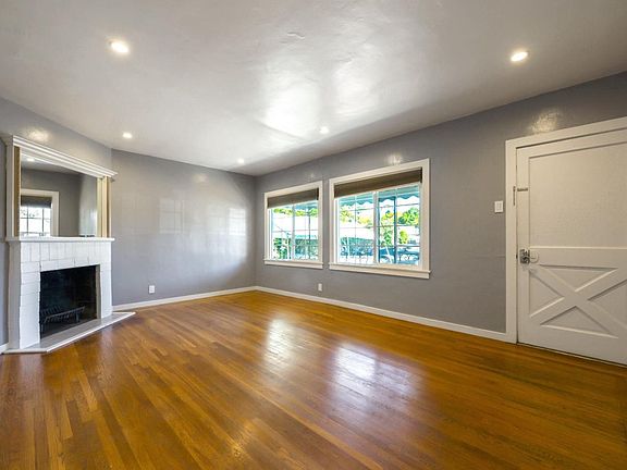 4th image of 744 Roosevelt Ave