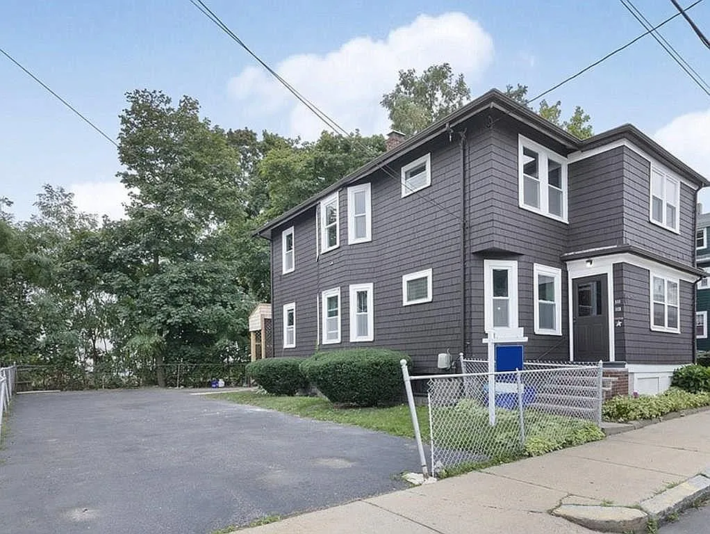 2 bed, 1100 sqft, $2,700 — Photo 1