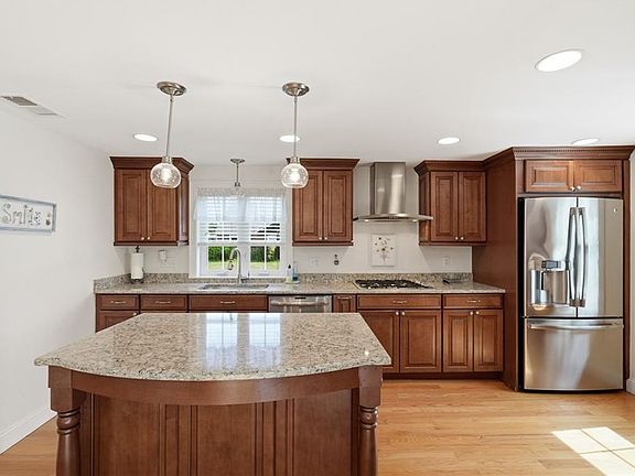 2nd image of 336 Dover Ave