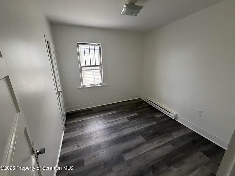 202 William St — Photo 9