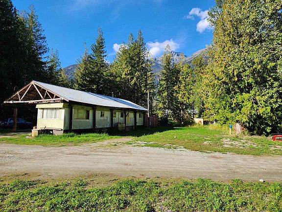 2nd image of 9304 Lillooet Riv