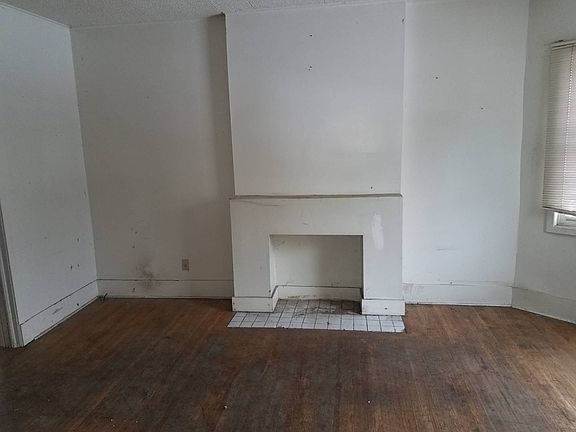 3rd image of 122 Wood Ave
