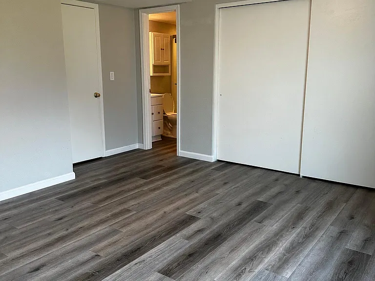 2514 E Michigan Ave — Photo 11