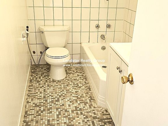 5th image of 2025 W Granville Ave APT 305B