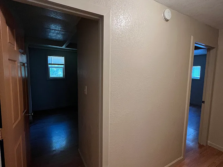 20702 Lower Hillview Dr — Photo 7