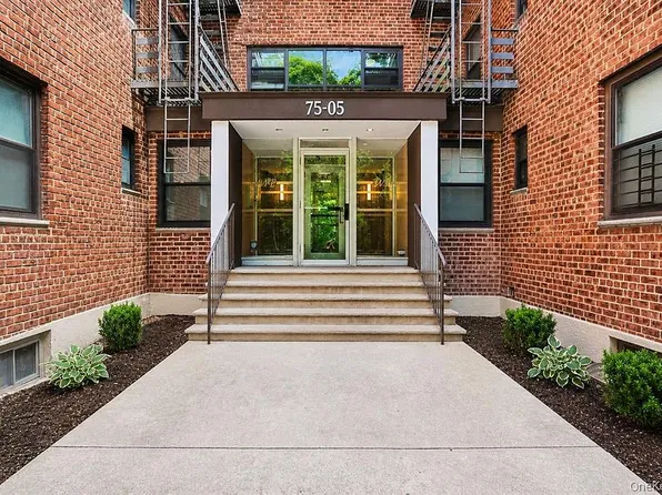 75-05 210th St #4N, Queens, NY 11364
