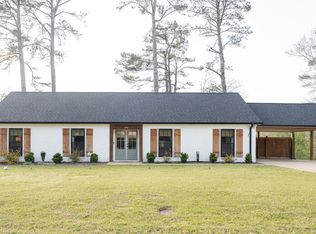 1006 Martintown Rd, New Albany, MS 38652