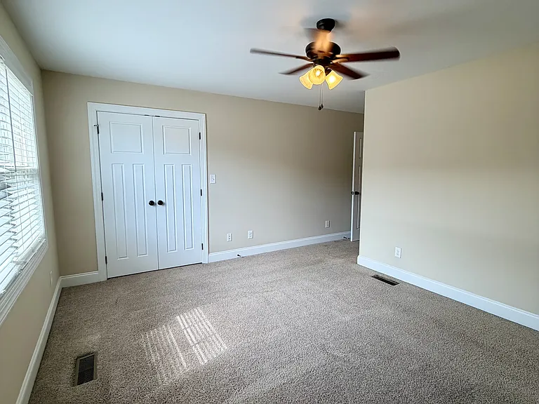124 Capital St — Photo 18