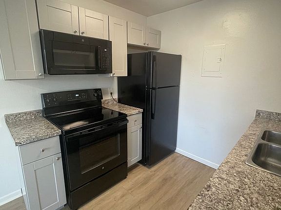2nd image of 2253 Collyer St #1B-1Ba-600Sqft