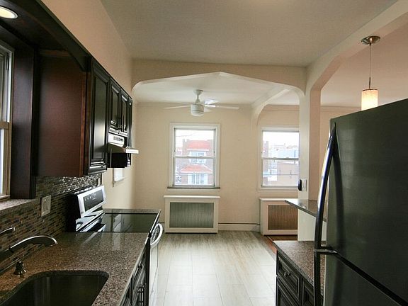 4th image of 4717 28th Ave #3