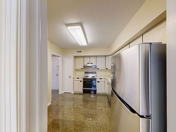 3rd image of 4550 N Park Ave APT 203