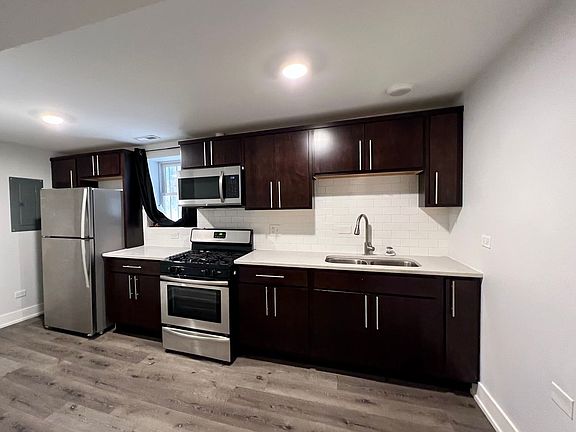 2nd image of 3939 W Polk St #G