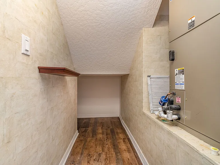 3236 Helmsdale Ct — Photo 36