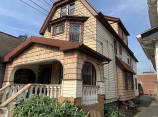 9411 134th St, South Richmond Hill, NY 11419
