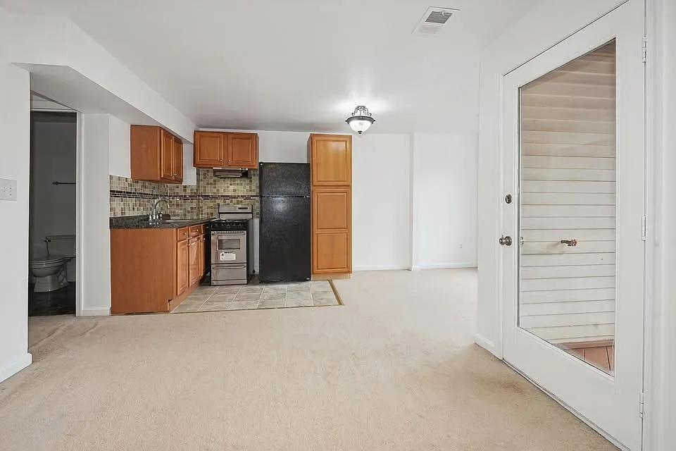 3 bed, 1600 sqft, $1,500 — Photo 3